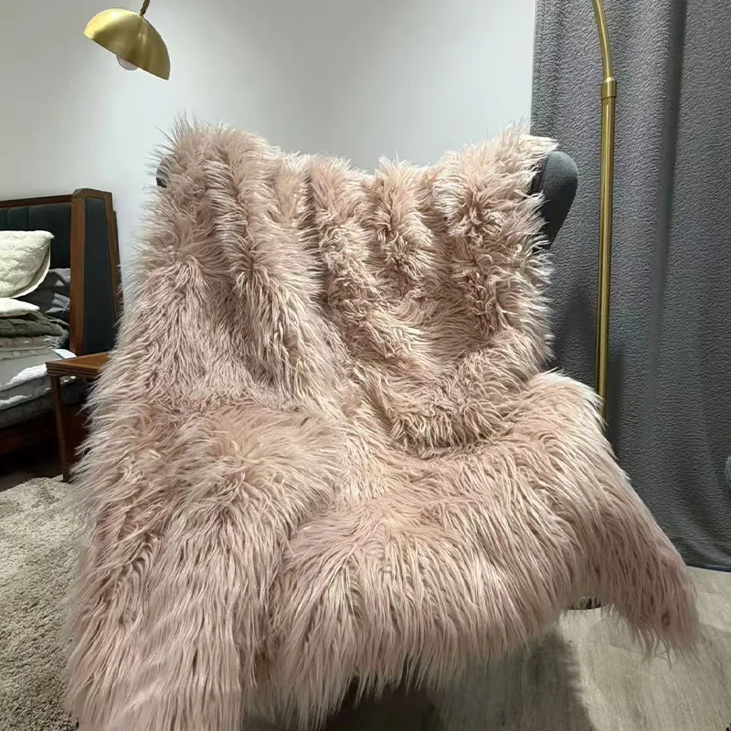 Пледы из искусственного меха (6)